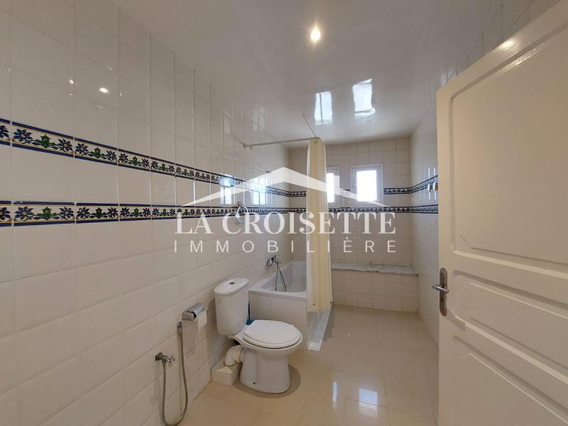 Villa S+4 avec piscine à La Marsa